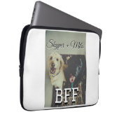 Begleithelfer tragen den Namen Foto Tier Liebe hin Laptopschutzhülle (Vorne Rechts)