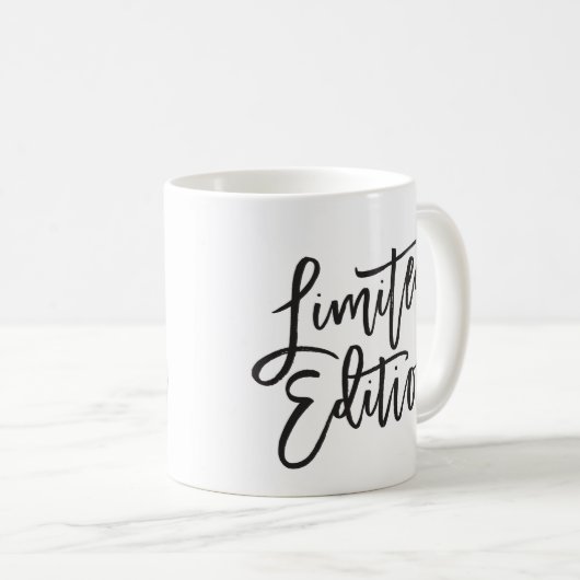 BEGRENZTE EDITION schwarze minimale Skripte lustig Kaffeetasse (VorderseiteRechts)