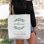 Begrüßung bei zahlreichen Foliage Tasche<br><div class="desc">Herzlich willkommen bei Ihrer Hochzeit mit diesen schicken botanischen Tasche,  die in Kalligraphie-Schrift "willkommen" sind,  umgeben von üppiger botanischer Vegetation und eukalyptus-Blätter. "... zu uns glücklich immer nachher" erscheint unten zusammen mit Ihren Namen und Hochzeitstag.</div>