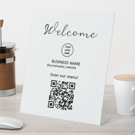 Begrüßung mit QR-Code für Menüsignierung Sockelschild (In Situ)