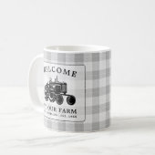 Begrüßungsfamilie Name Farm Traktor Weiß Kariert Kaffeetasse (Vorderseite Links)
