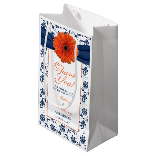 Begrüßungsgeschenk Beutel Orange Daisy Navy Damask Kleine Geschenktüte (Vorderseite Schrägansicht)