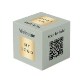 Begrüßungslogo QR-Code für olivgrüne Menütabelle Würfel (Rückseite Schrägansicht)