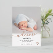 Begrüßungsskript Herz Foto Geburt Rose Gold Folieneinladung (Stehend vorne)