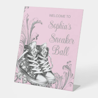 Begrüßungstabelle für rosa Sneaker Sockelschild