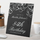 Begrüßungsunterschrift für Schwarz-weiße Blumengeb Sockelschild (In Situ)