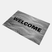 Begrüßungszeichen auf Abstrakt gebürstetem Metall Fußmatte (Schrägansicht)