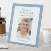 Begrüßungszeichen für Dusty Blue Foto Boys Sockelschild (In Situ)