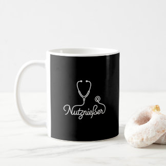 Begünstigter mit Stethoskop Ironisches Medizin-Wor Kaffeetasse