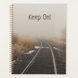 Behalt an! Tracks im Foggy Woods Foto Planer