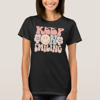 Behalt auf Lächeln Leopard Lächeln Gesicht Blume G T-Shirt