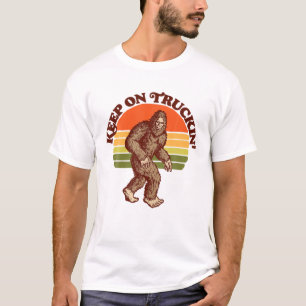 Behalt auf Truckin' 70er Bigfoot Retro Sasquatch T-Shirt