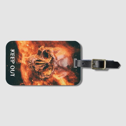 Behalt aus. Flammenschädel im Weltraum Gepäckanhänger (Vorderseite (Horizontal))