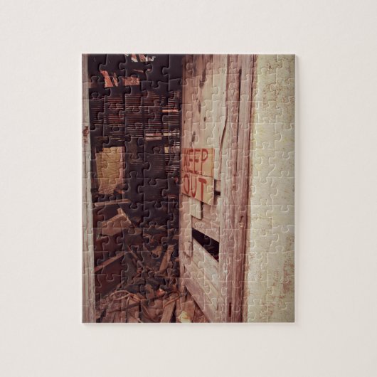 Behalt aus, Gebäude verlassen. Puzzle (Vertikal)