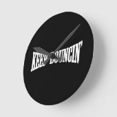 Behalt Bouncin' Runde Wanduhr (Winkel)