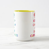 Behalt Calm and Eat Cupcakes Regenbogen Tasse (Mittel)