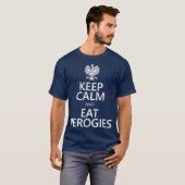 Behalt Calm and Eat Perogies Funny Polish Eagle T-Shirt (Vorne ganz)