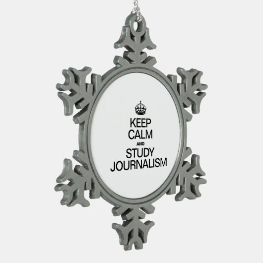 BEHALT CALM AND STUDY JOURNALISM SCHNEEFLOCKEN Zinn-Ornament (Links)