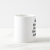 Behalt Calm Ich bin der Richter Kaffeetasse (Mittel)