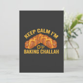 Behalt Calm ich brasse Challah Funny Hanukkah Einladung (Stehend Vorderseite)
