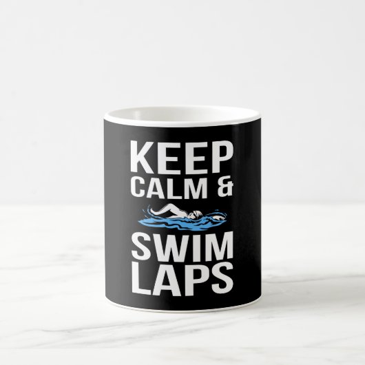 Behalt Calm & Swim Laps Funny Swimmer meme Kaffeetasse (Mittel)