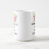 Behalt Calm und essen Popcorn Kaffeetasse (Mittel)