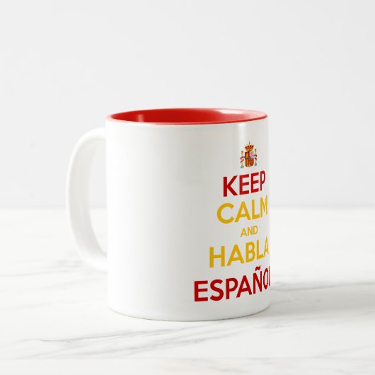Behalt Calm und Habla Español Zweifarbige Tasse (Vorderseite Links)