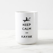 Behalt Calm und Kayak-Kaffee-Tasse Kaffeetasse (Mittel)