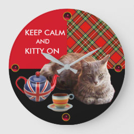BEHALT CALM UND KITTY AUF "RED TARTAN TEA PARTY" GROßE WANDUHR