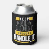 BEHALT CALM und lass Becca behandelt es | Funny Gi Dosenkühler (Kanne Vorderseite)