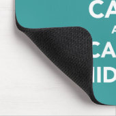 Behalt Calm und ruf eine Hebamme an Mousepad (Ecke)