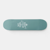 Behalt Calm und Sing On - alle Farben Skateboard (Horizontal)