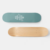 Behalt Calm und Sing On - alle Farben Skateboard (Horizontal)