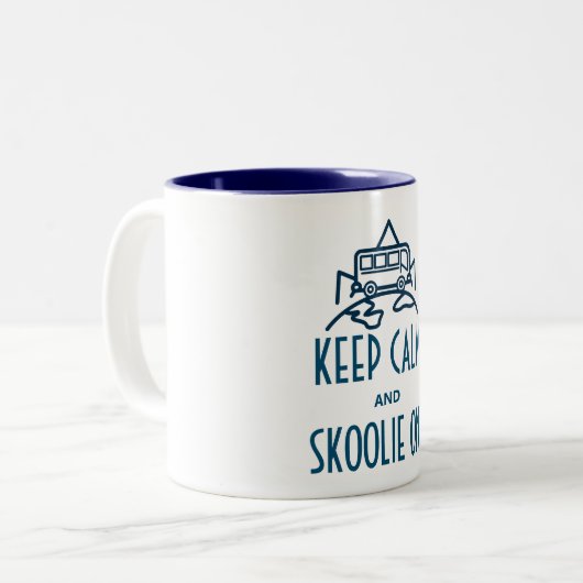 Behalt Calm und Skoolie Zweifarbige Tasse (Vorderseite Links)