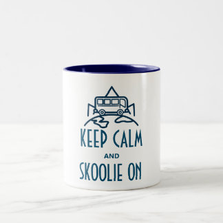 Behalt Calm und Skoolie Zweifarbige Tasse