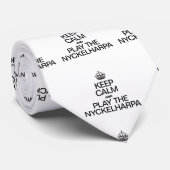 BEHALT CALM UND SPIELE DIE NYCKELHARPA KRAWATTE (Gerollt)