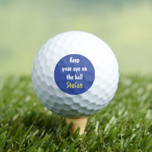 Behalt dein Auge auf die humorvolle Ball. Golfball