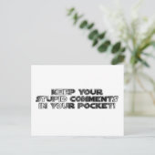 Behalt deine dummen Kommentare Postkarte (Stehend Vorderseite)