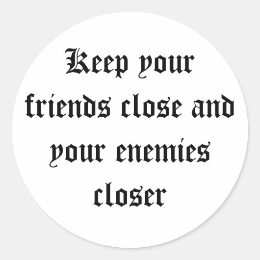 Behalt deinen Freunden nah und deinen Feinden nahe Runder Aufkleber (Vorderseite)