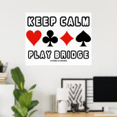 Behalt der "Calm Play Bridge" (vier Card-Anzug) Poster (Heimbüro)