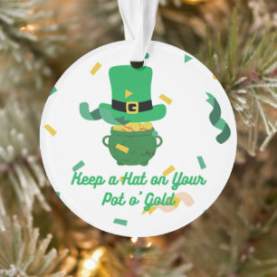 Behalt einen Hut auf den Gold-Pot auf einem Ornament
