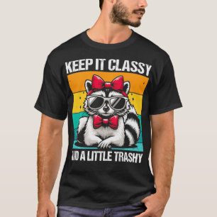 Behalt es klassischen Raccoon mit Sonnenbrille und T-Shirt