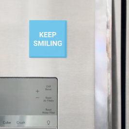 Behalt Lächeln, blauer Himmel weißer Magnet