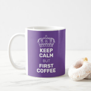 Behalt Ruhe aber Erster Kaffee Lila & weiß Kaffeetasse
