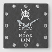 Behalt Ruhe auf dem Crochet Craft Room dunkel Quadratische Wanduhr (Vorderseite)