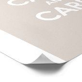 Behalt Ruhe & Carry auf Taupe Poster (Ecke)