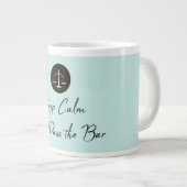 Behalt Ruhe. Gib die Bar. Jumbo-Tasse (Vorderseite Rechts)