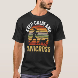Behalt Ruhe und Canicross Hund, der den Joggen läu T-Shirt