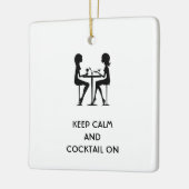 Behalt Ruhe und Cocktail auf dem Ornament (Links)