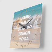 Behalt Ruhe und DO BEACH YOGA inspirierend Worte Quadratische Wanduhr (Winkel)